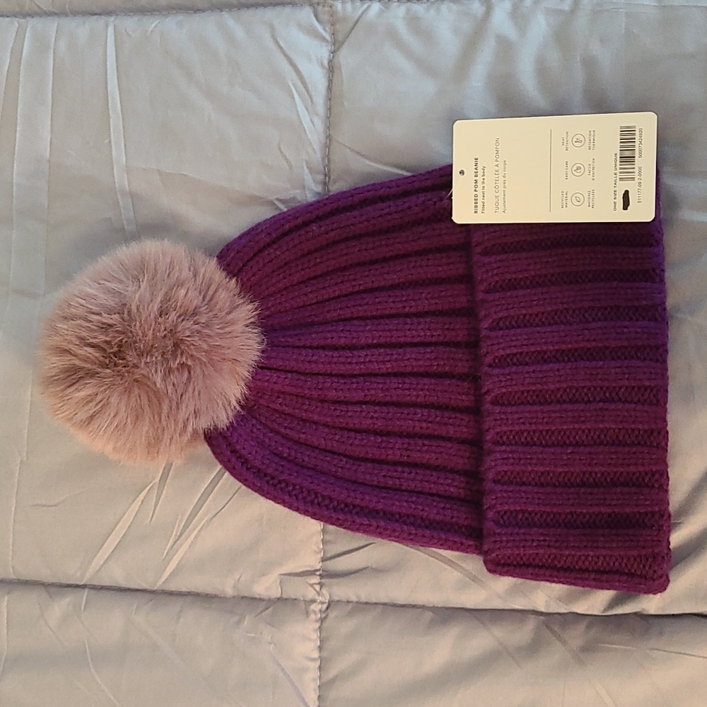 NWT Athleta Ribbed Pom Beanie